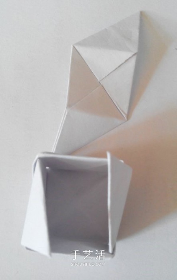 Illustration of folding a multi-faceted cube, step-by-step diagram of origami cube