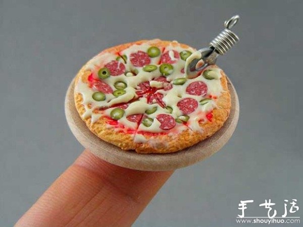 Miniature food on your fingertips