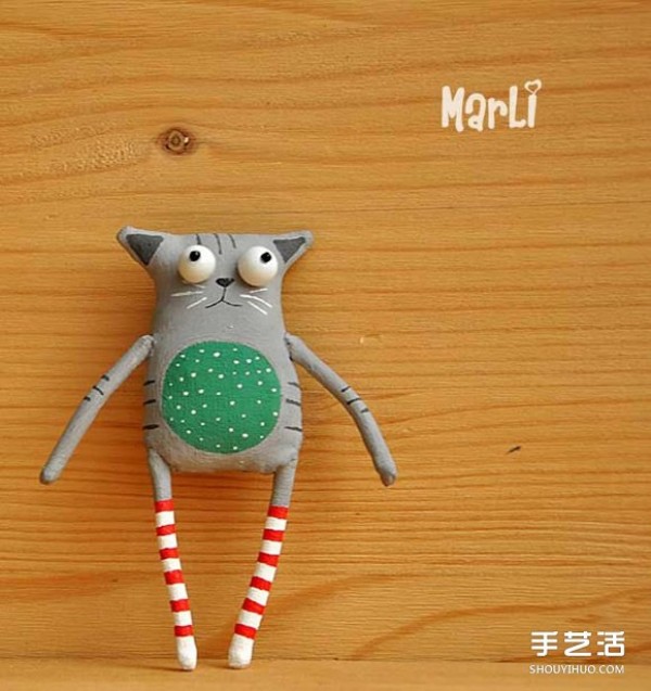 Funny animal puppet pictures and exaggerated fabric dolls