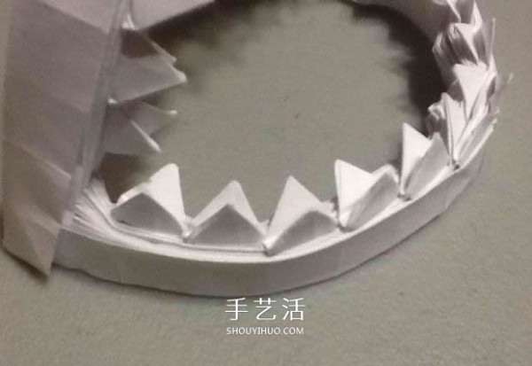 The origami method of shark mouth, step by step diagram of how to fold the sharks mouth