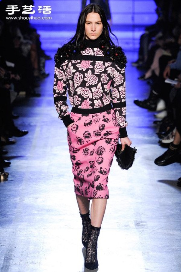 The 2014 autumn and winter clothing series breaks the dullness of autumn and winter, and a hundred flowers bloom