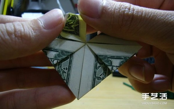 Illustration of the origami method of folding a dollar heart into a dollar bill