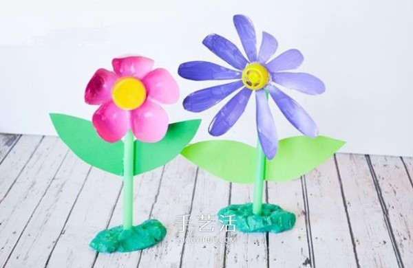 DIY using childrens beverage bottle waste to make cute plastic flowers