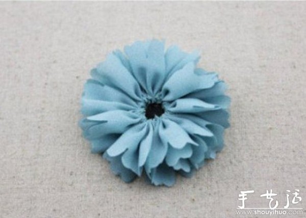 Detailed picture and text explanation of simple DIY beautiful head flower