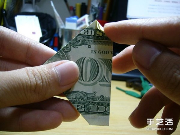 Illustration of the origami method of folding a dollar heart into a dollar bill