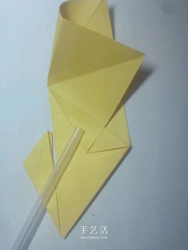 The detailed origami illustration process will teach you how to fold a three-dimensional rabbit