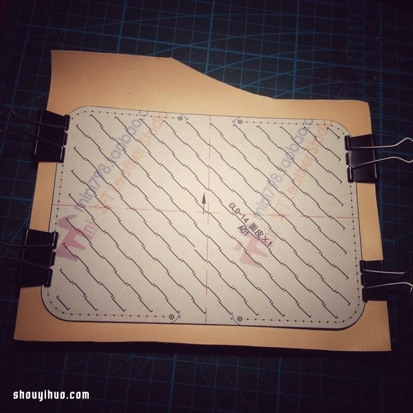 A super-detailed step-by-step illustrated tutorial on how to make a BV woven bag