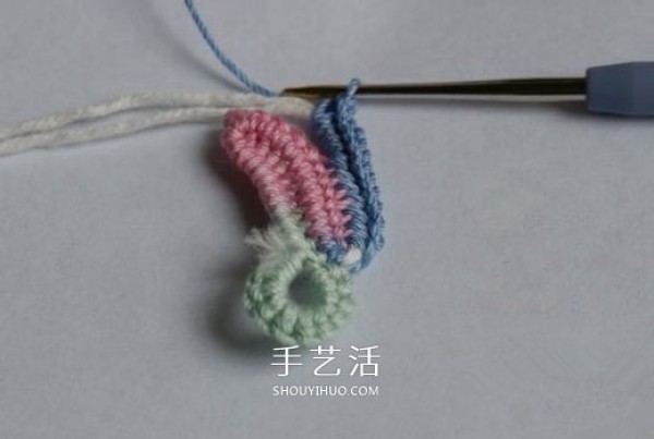 The method of crocheting colorful chrysanthemums in the graphic unit of the crocheting method of chrysanthemums