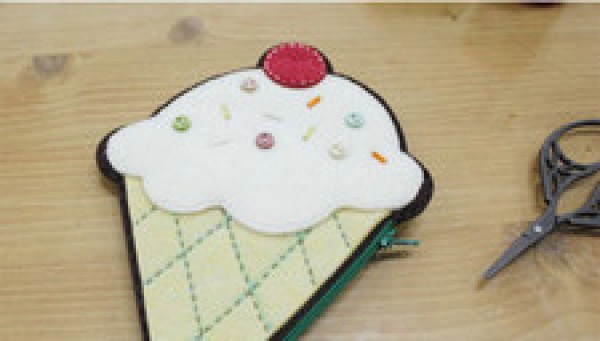 Handmade method of ice cream shaped coin purse