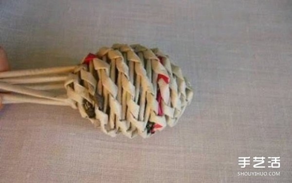 How to knit balls from waste newspapers and make knitted balls using DIY newspapers