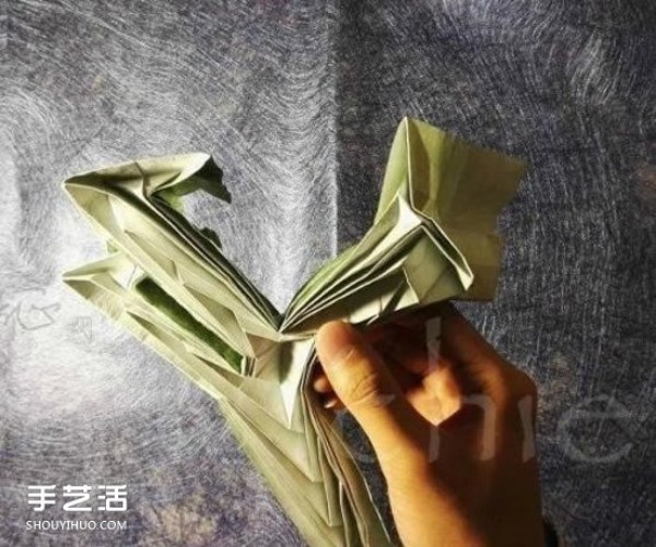 Sansheng Rose Origami Illustration: Fold Three Roses from One Piece of Paper