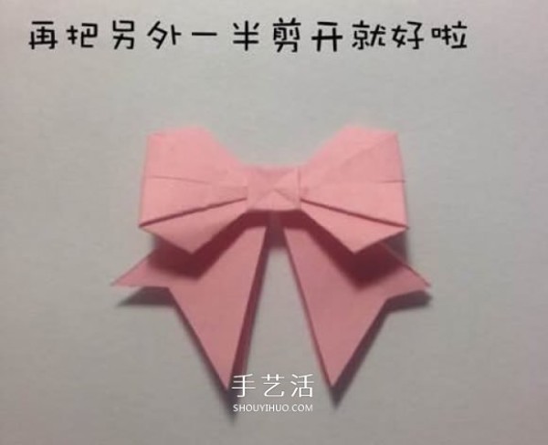 The steps of origami bow and the illustration of how to fold a simple bow