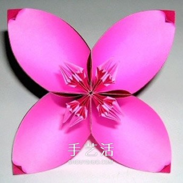 Illustration of the origami method of six four-petal flowers combined into beautiful flower balls