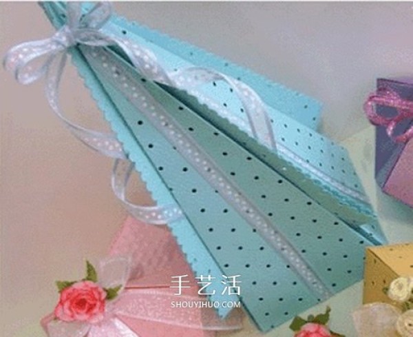 Illustration of the folding method of the wedding candy box and the method of origami wedding candy box