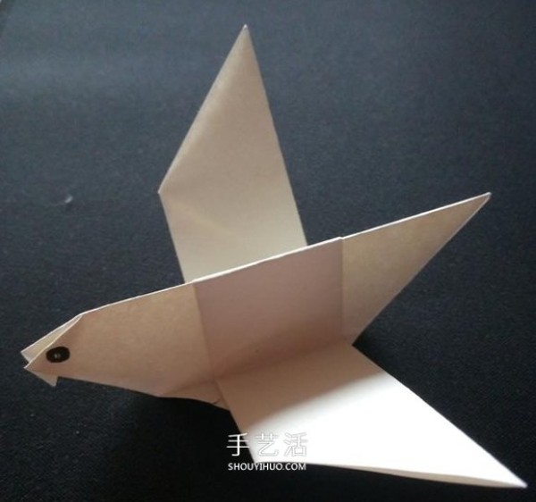 Simple origami method of the dove of peace, with the illustration of origami of the dove of peace for children