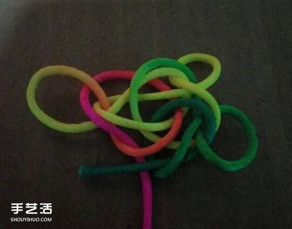 How to weave a simple ice flower knot, how to weave an ice flower knot by hand, step by step illustration