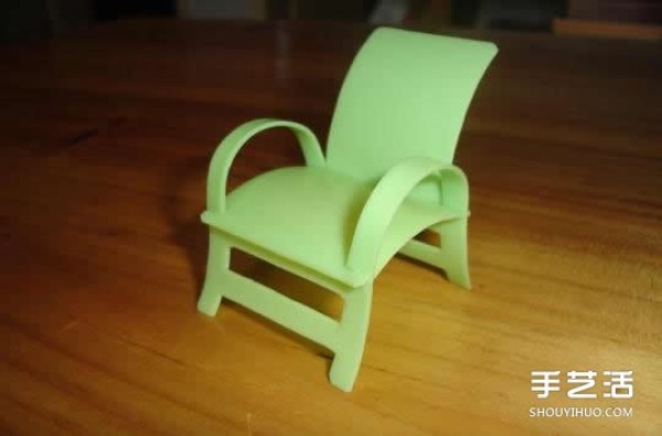 Using dishwashing liquid bottle waste to DIY a mini chair model