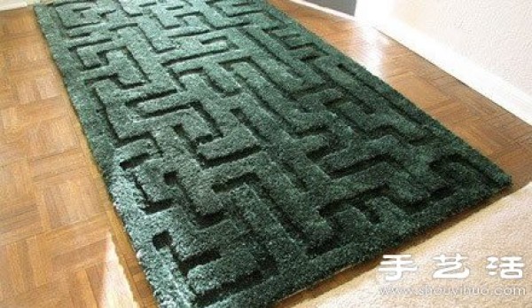 Creative ideas for renovating old items: simple handmade DIY beautiful textures on old carpets