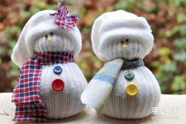 How to make a sock snowman, step-by-step illustration of DIY sock doll snowman