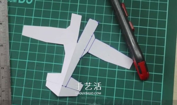 How to make a glider model: Illustration of making a glider model from cardboard