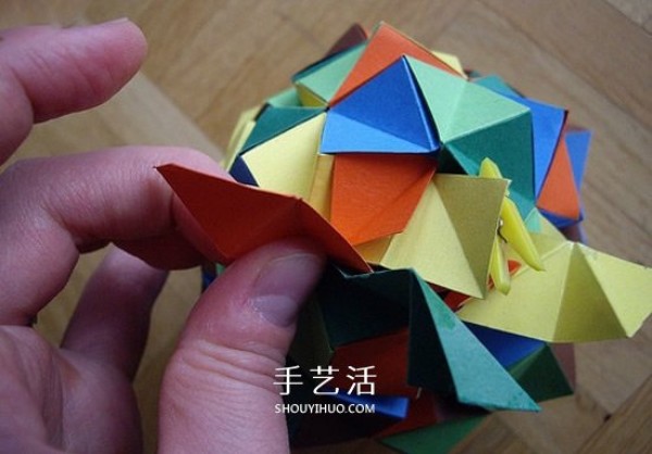 The steps of folding a paper ball and the picture of the detailed steps of origami balls