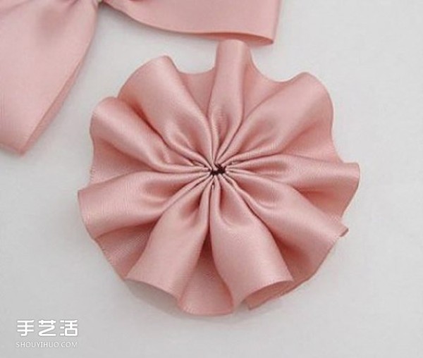 How to make homemade ribbon flower hairpins and DIY ribbon flower hair accessories