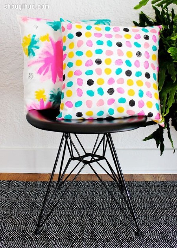 How to hand-paint a colorful hand-painted pillow DIY