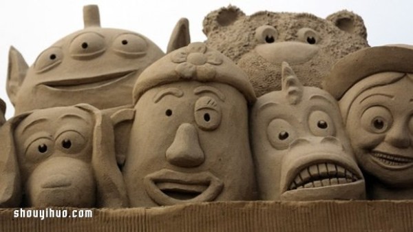 Hollywood movie themed sand sculptures to feel the artistic charm of sand