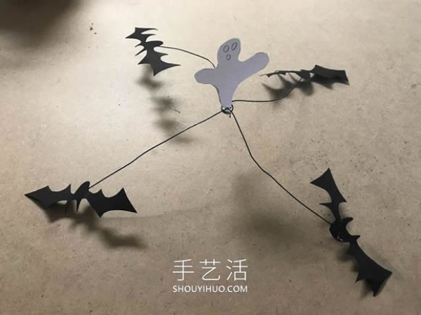 Illustrated tutorial on how to make your own Halloween bat projection device