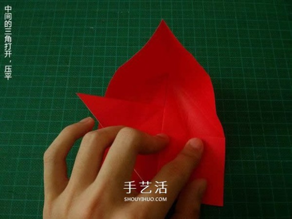 Illustrated tutorial on how to fold the Christmas crane. How to fold the Christmas crane.