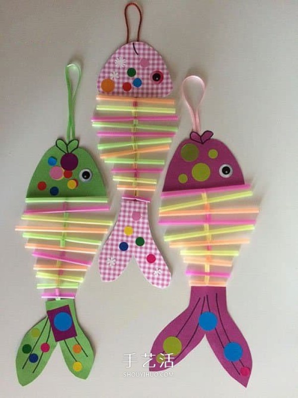 How to make small fishes with straws, illustrated by childrens handmade fish ornaments