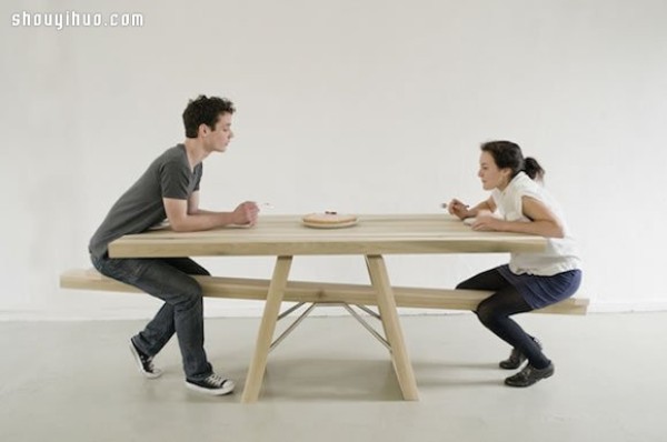 Pay attention to table manners! Interesting see-saw dining table design