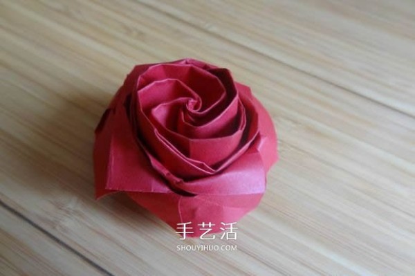 Represents beauty and love! Step by step illustration of handmade origami roses