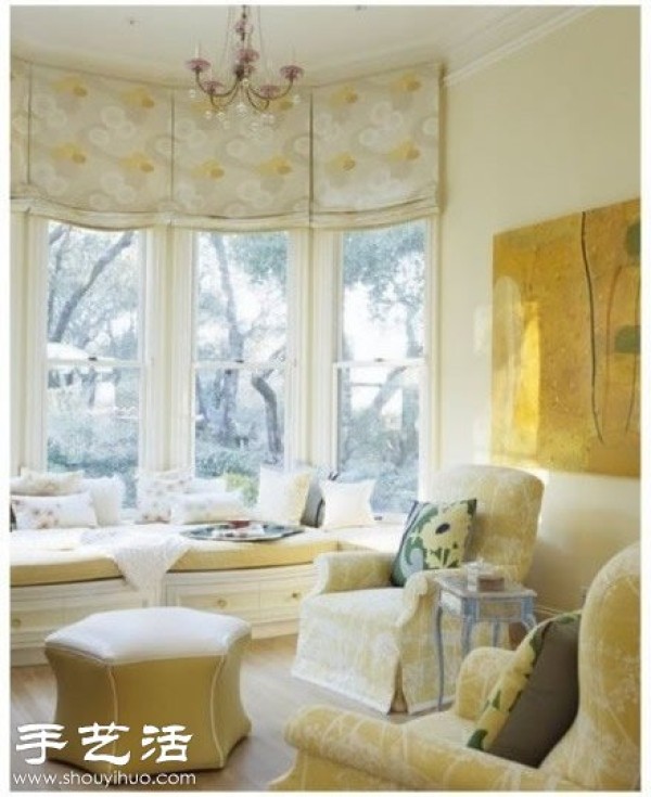 DIY beautiful bay window makes the den full of home atmosphere