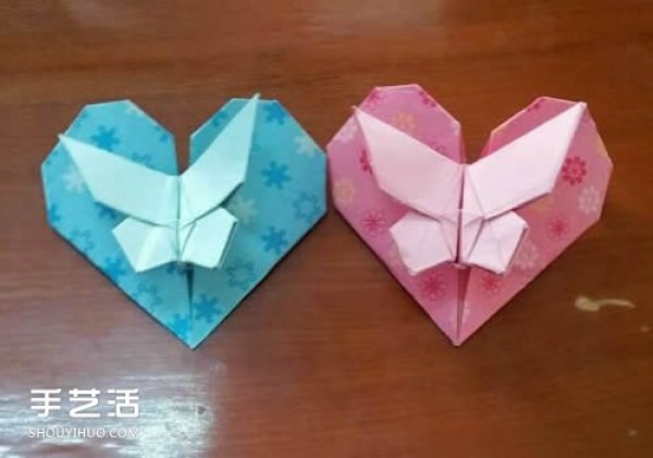 Illustrations on how to fold a butterfly flying into a heart, step-by-step instructions on origami with a butterflys heart shape