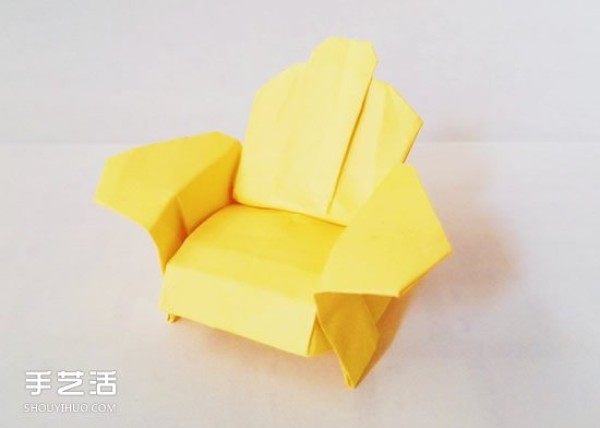 Illustration of the folding method of the origami sofa chair and the folding steps of the handmade sofa chair