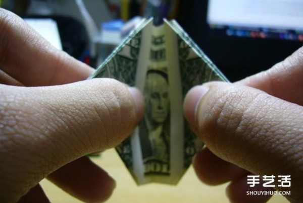 Illustration of the origami method of folding a dollar heart into a dollar bill