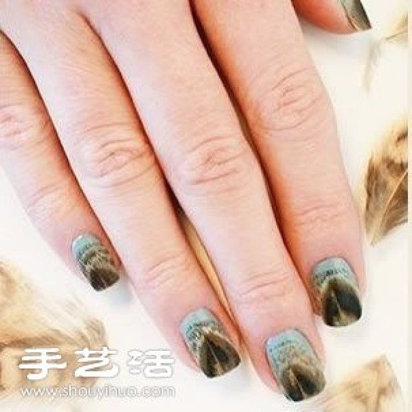 DIY feather-decorated manicure that can be easily done at home