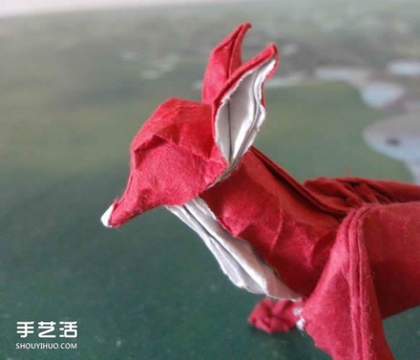 How to make a three-dimensional origami fox, a handmade fox with an origami method of the illustration