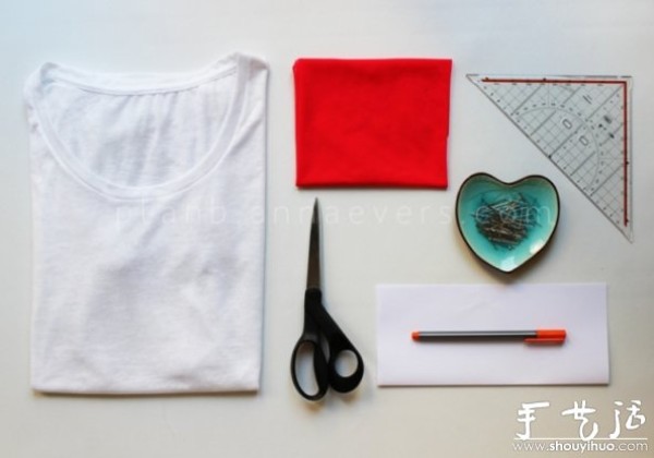 Tutorial on transforming a white T-shirt into a personalized T-shirt