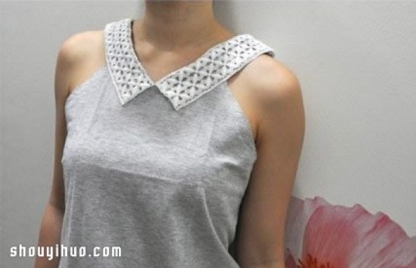 Old cotton T-shirts are handmade into DIY lace collar sleeveless shirts