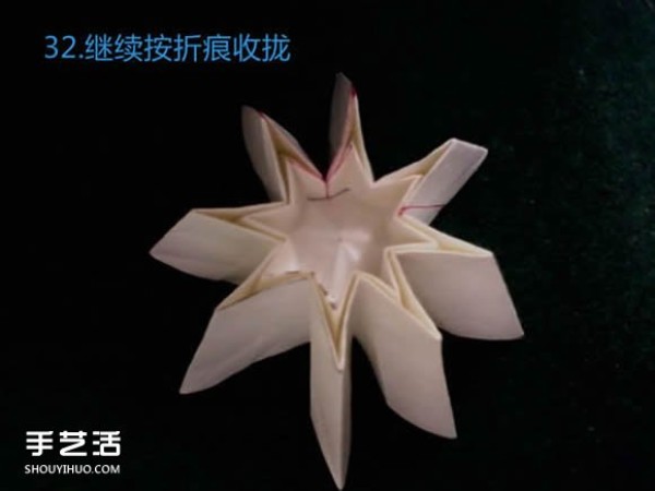 Three methods of origami with an eight-petaled flower, illustrated with a step-by-step diagram of the folding of an eight-petaled flower