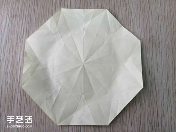 Illustrated tutorial on how to fold an eight-petal flower, steps in the process of origami an eight-petal flower