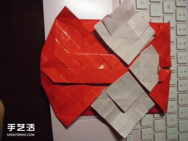 Kissing Fish Origami Illustration of the Super Complex Heart Folding Process