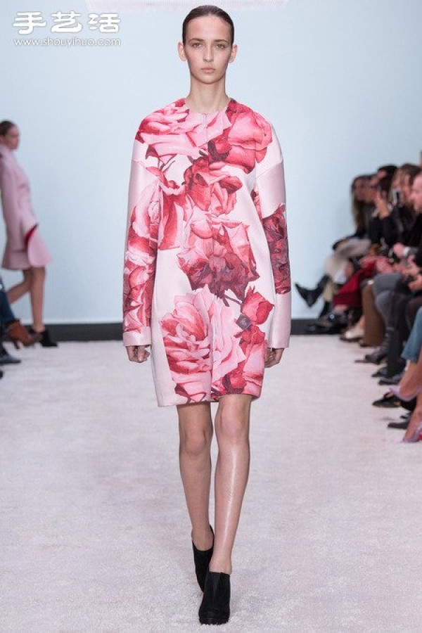 The 2014 autumn and winter clothing series breaks the dullness of autumn and winter, and a hundred flowers bloom