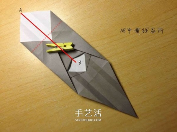 The origami method of an excavator illustrates the folding process of a manual excavator