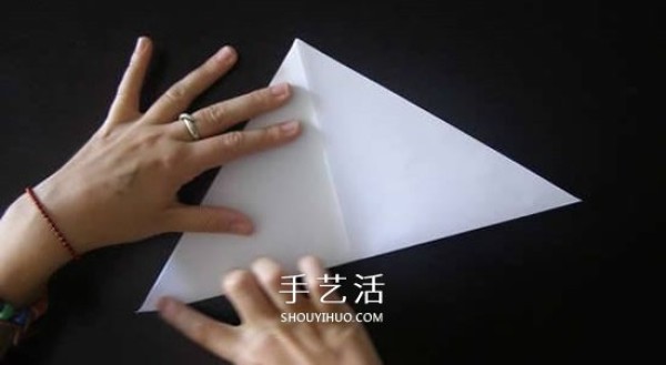 Illustration of the folding method of a simple garbage box, handmade origami square garbage box