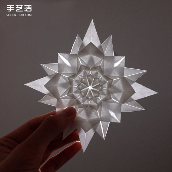 Infinite Geometric Flower Origami Illustration of the Folding Steps of Multi-layered Geometric Flowers