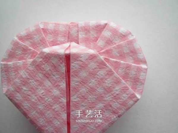 How to fold a love box and how to fold a heart-shaped carton with a lid and the steps Illustrations