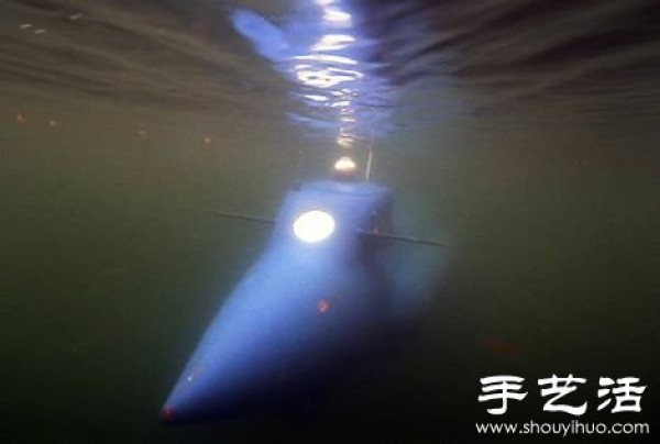 Russian uncles DIY mini-submarine